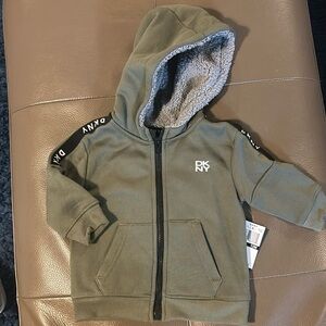 Never been worn before still has the tag on it! Great deal take advantage